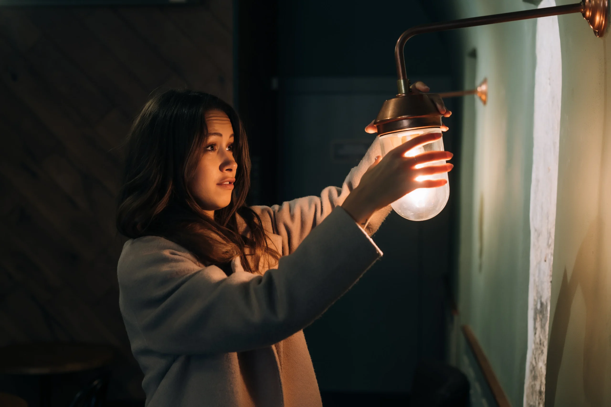 Woman in kitchen with personalized energy service